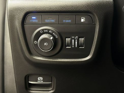 Used 2023 Jeep Grand Cherokee 30th Anniversary AWD/4WD image 28