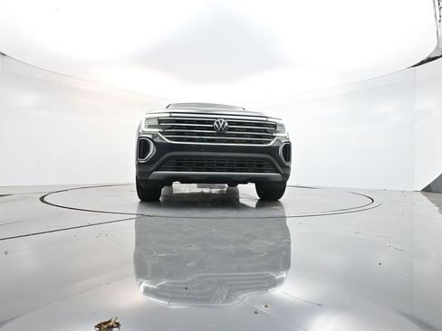 Used 2025 Volkswagen Atlas SE image 32