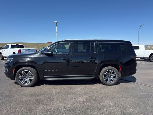 Used 2025 Jeep Wagoneer L 4WD image 8