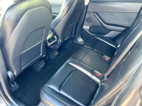 Used 2020 Tesla Model Y Long Range image 18