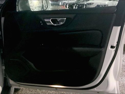 Used 2022 Volvo V60 T5 Cross Country image 23