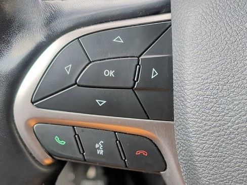 Used 2021 Jeep Grand Cherokee Laredo X image 10