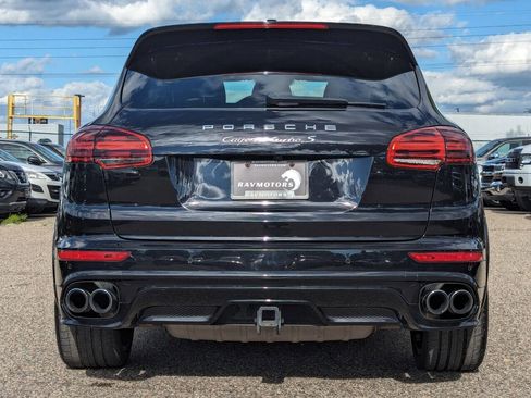 Used 2016 Porsche Cayenne Turbo S image 12