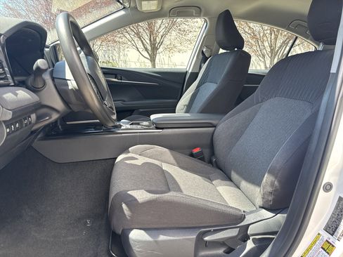 Used 2025 Toyota Camry LE image 18