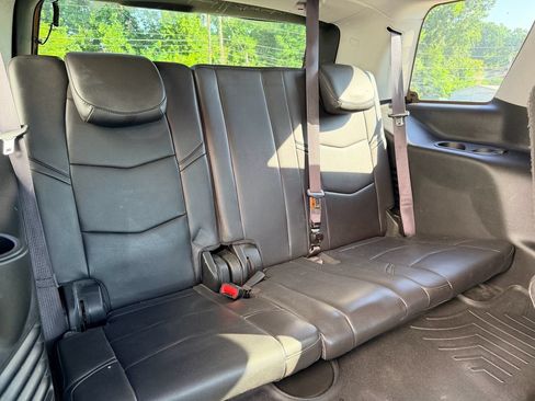 Used 2016 Cadillac Escalade Luxury AWD/4WD image 16
