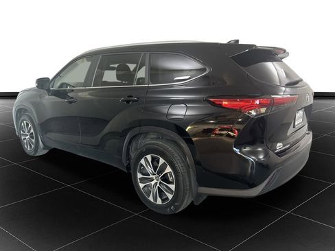 Used 2023 Toyota Highlander XSE image 3
