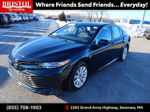 Used 2019 Toyota Camry LE image 3