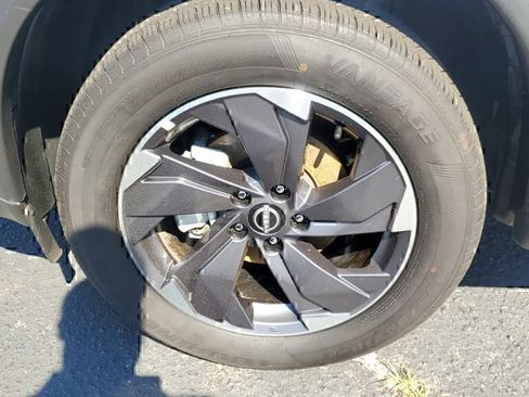 Used 2025 Nissan Rogue SV FWD image 30