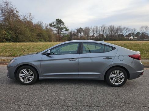 Used 2019 Hyundai Elantra SEL image 2