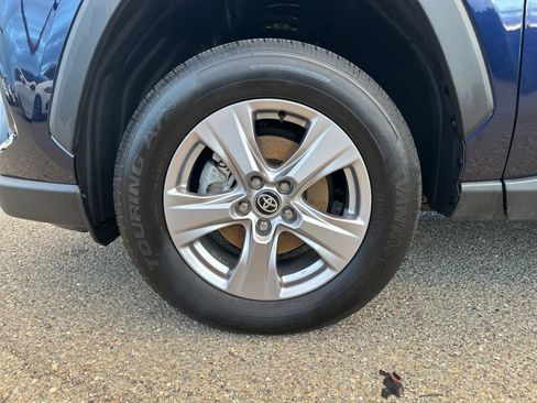 Used 2025 Toyota RAV4 XLE image 31