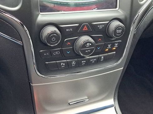 Used 2018 Jeep Grand Cherokee Limited image 17