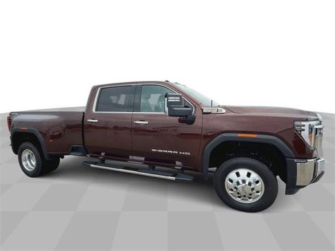 Used 2024 GMC Sierra 3500 SLT w/ SLT Premium Package image 35