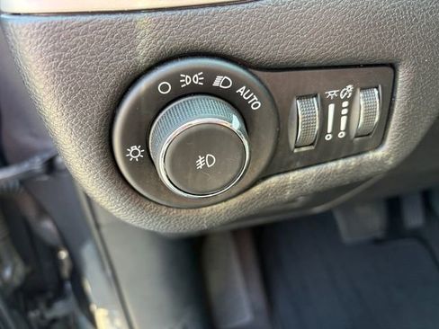 Used 2018 Jeep Cherokee Latitude Plus image 18