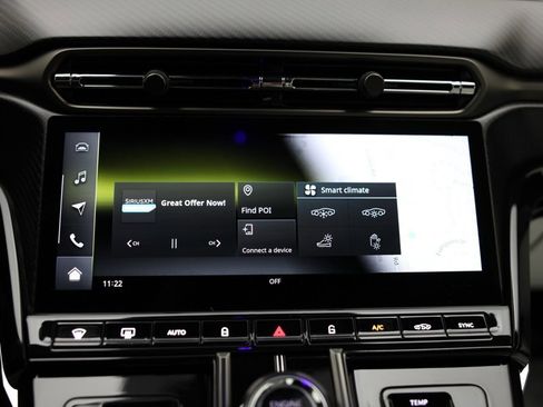 Used 2025 Aston Martin V8 Vantage Coupe image 19