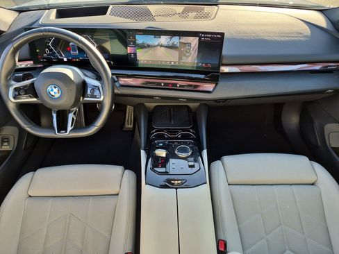 Used 2025 BMW i5 eDrive40i w/ M Sport Package RWD image 29