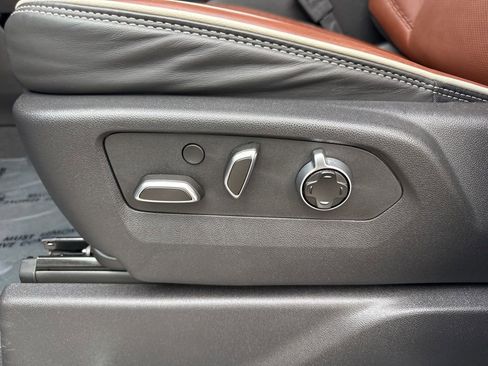 Used 2025 GMC Sierra 2500 Denali Ultimate image 10