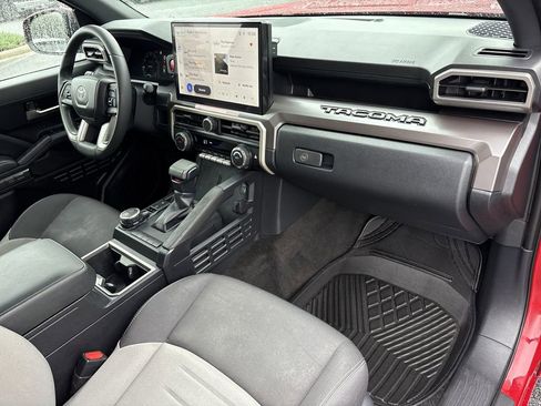 Used 2024 Toyota Tacoma TRD Sport image 29