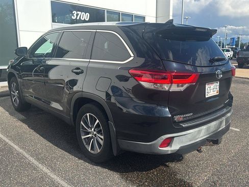 Used 2019 Toyota Highlander XLE AWD/4WD image 5