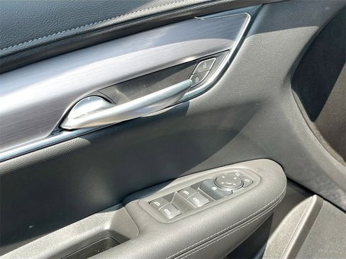 New 2025 Cadillac XT5 Luxury image 18