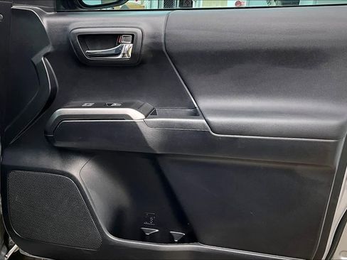 Used 2020 Toyota Tacoma TRD Sport image 23