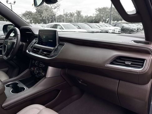 Used 2022 Chevrolet Suburban LT w/ Luxury Package image 31