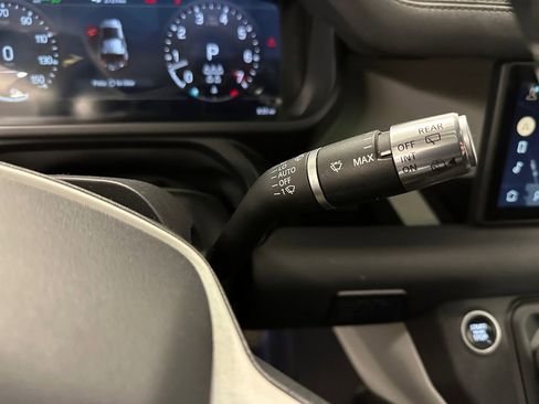 Used 2020 Land Rover Defender 110 SE image 19
