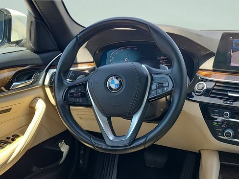 Used 2020 BMW 530i w/ Premium Package RWD image 12