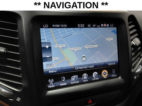 Certified 2016 Jeep Cherokee Limited w/ Luxury Group AWD/4WD image 9