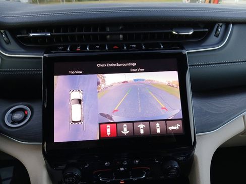 New 2025 Jeep Grand Cherokee L Limited w/ Luxury Tech Group II image 41