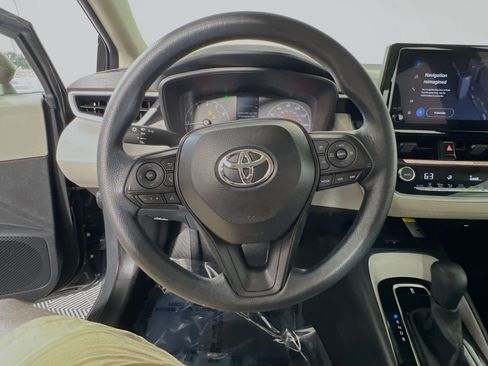 Used 2025 Toyota Corolla LE w/ LE Premium Package FWD image 18