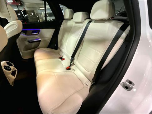 Used 2026 Mercedes-Benz GLC 300 4MATIC image 21