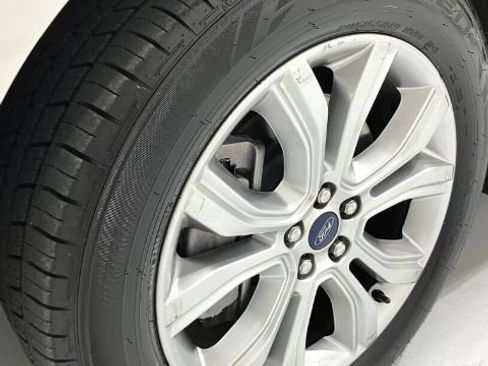 Used 2021 Ford Edge Titanium AWD/4WD image 11
