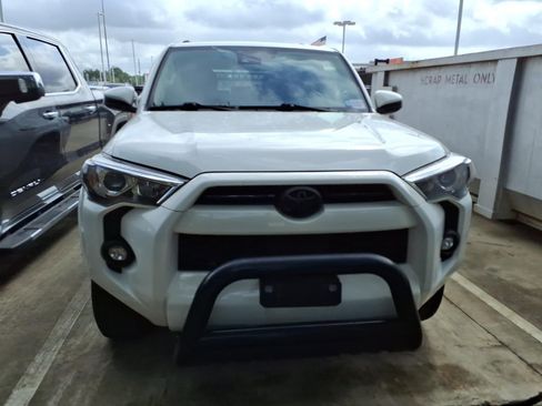 Certified 2022 Toyota 4Runner SR5 image 3