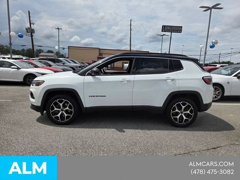 Used 2025 Jeep Compass Limited AWD/4WD image 4