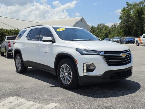 Used 2023 Chevrolet Traverse LT FWD image 2