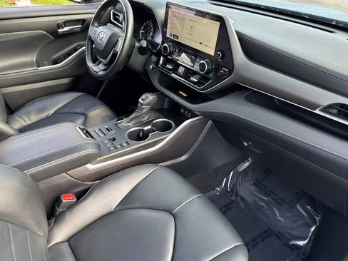 Used 2023 Toyota Highlander XLE image 32
