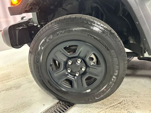 Used 2023 Jeep Gladiator Sport w/ Trailer Tow Package image 9