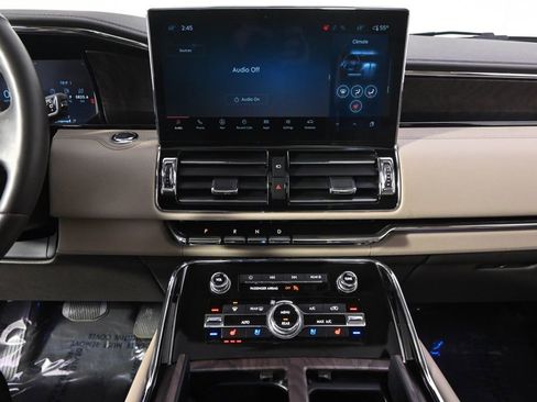Certified 2023 Lincoln Navigator Reserve w/ Monochromatic Package AWD/4WD image 28