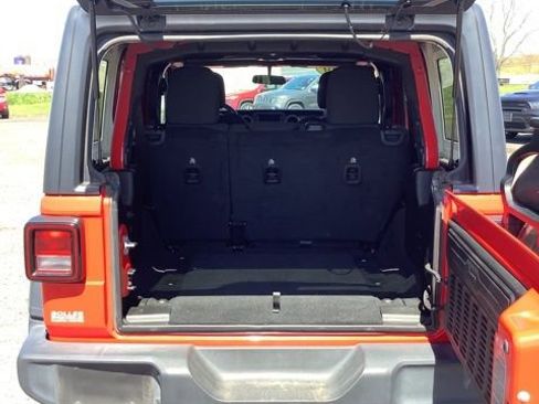 Certified 2019 Jeep Wrangler Unlimited Sport S AWD/4WD image 16