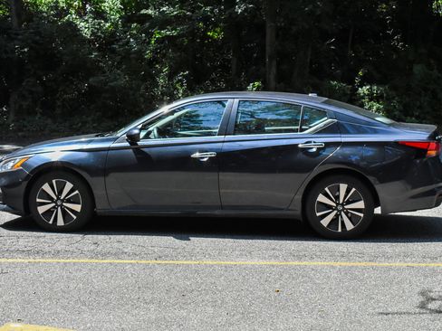 Used 2021 Nissan Altima 2.5 SV FWD image 5