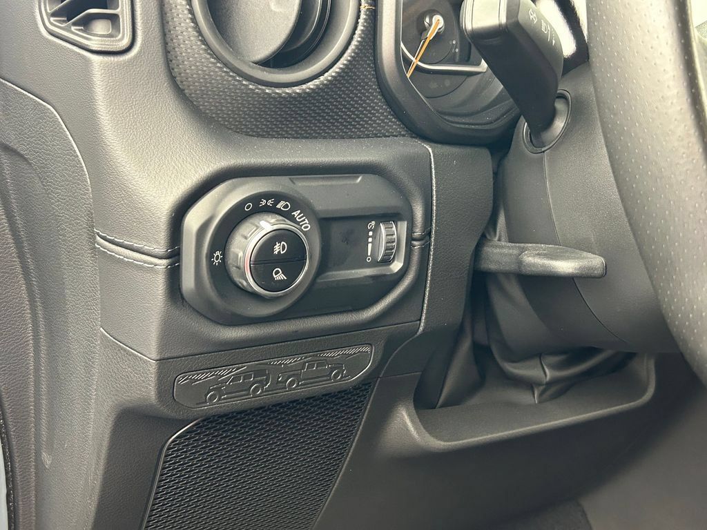 Used 2024 Jeep Gladiator Mojave AWD/4WD image 44