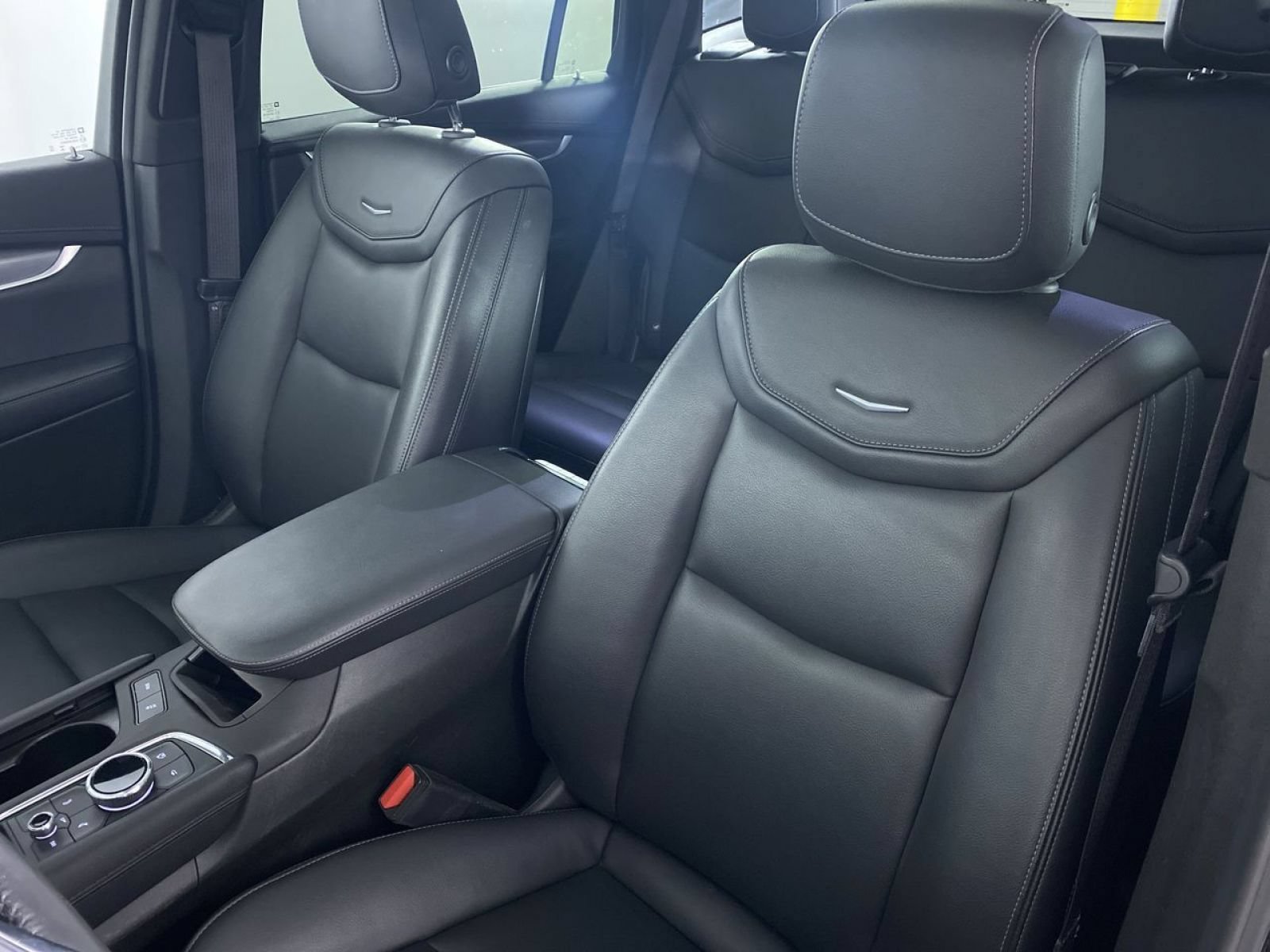 Certified 2024 Cadillac XT6 Luxury w/ LPO, Floor Liner Package AWD/4WD image 11