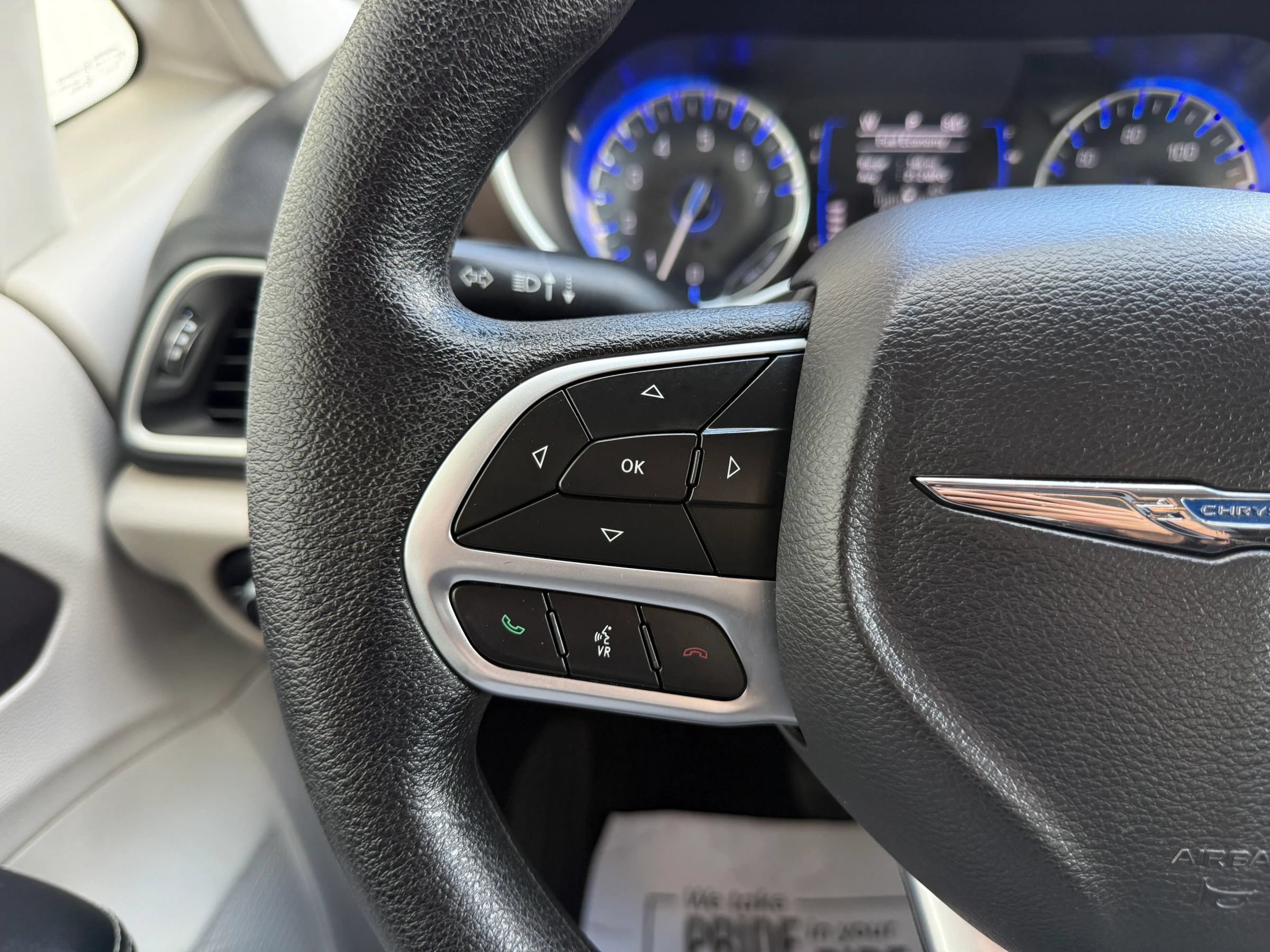 Used 2020 Chrysler Voyager L FWD image 20