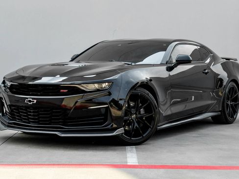 Used 2019 Chevrolet Camaro SS RWD image 12