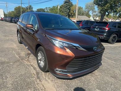 Used 2022 Toyota Sienna XLE w/ XLE Plus Package