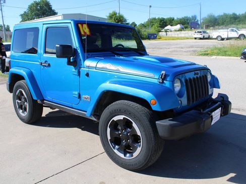 Used 2014 Jeep Wrangler Sahara AWD/4WD image 4