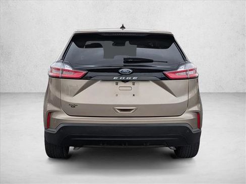 Used 2021 Ford Edge SE image 6