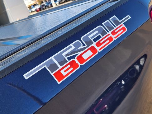 Used 2021 Chevrolet Silverado 1500 LT Trail Boss w/ Convenience Package II image 13