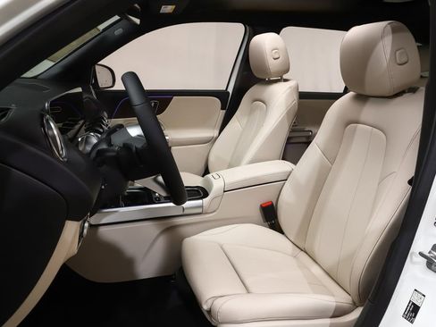 New 2026 Mercedes-Benz GLB 250 4MATIC image 9