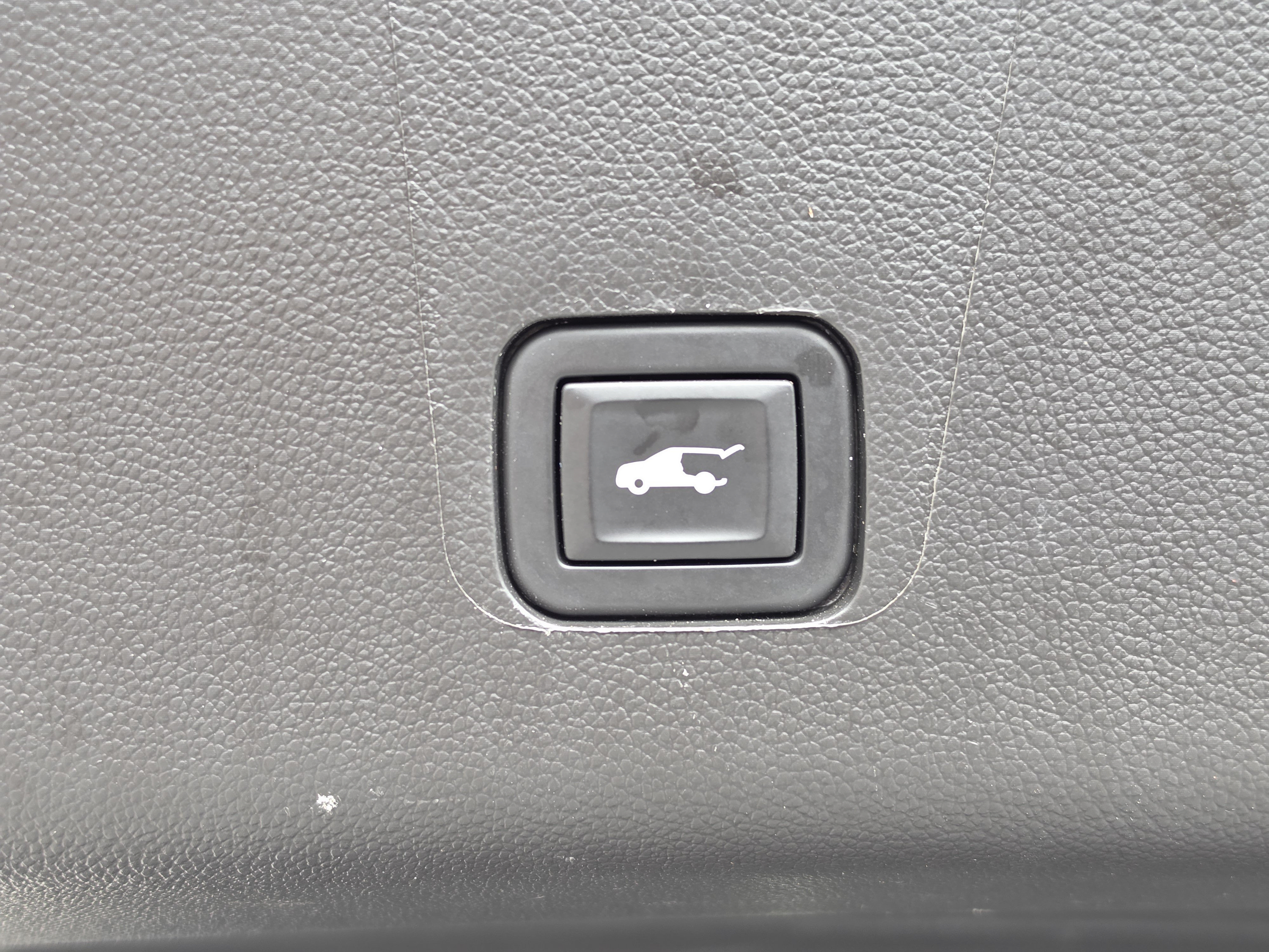 Used 2022 Chevrolet Traverse LT FWD image 16